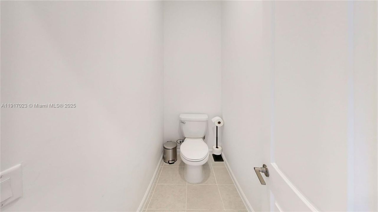 En Venta: $699,900 (4 camas, 2 baños, 2640 Pies cuadrados)