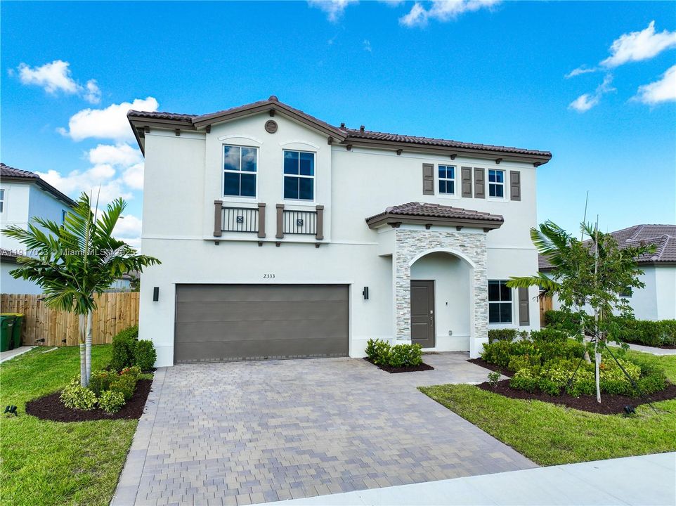 En Venta: $699,900 (4 camas, 2 baños, 2640 Pies cuadrados)