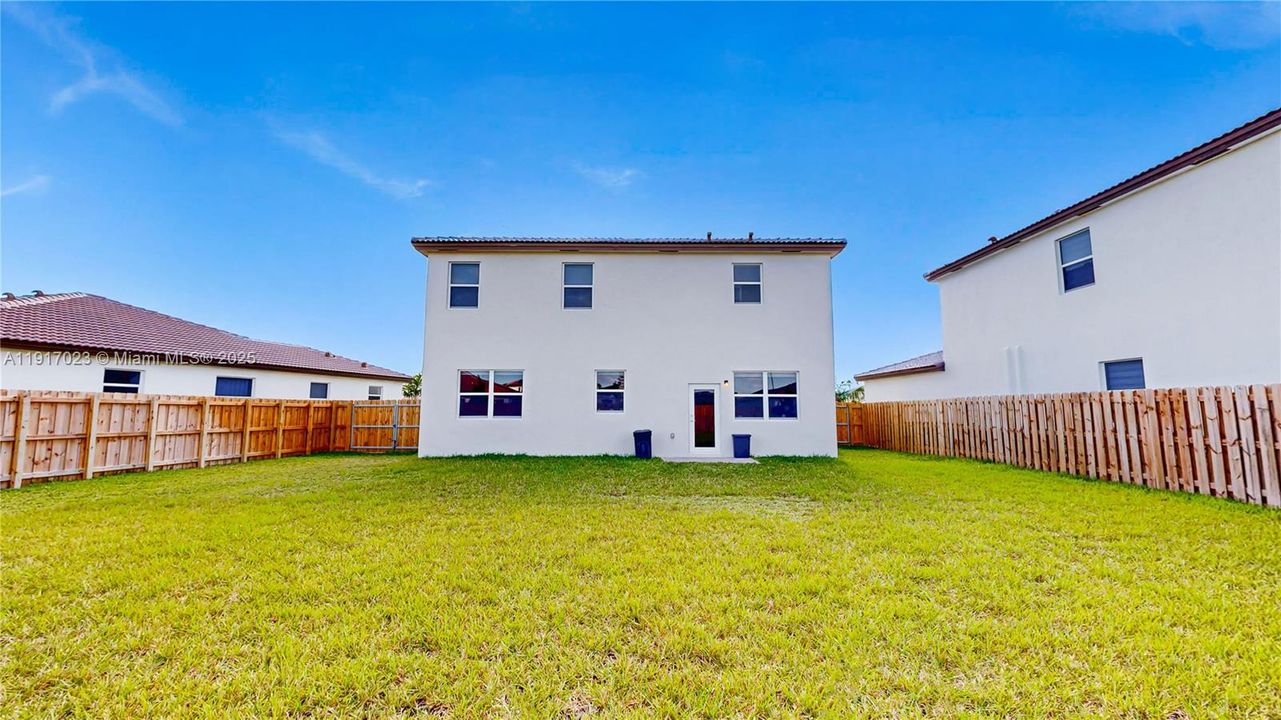 En Venta: $699,900 (4 camas, 2 baños, 2640 Pies cuadrados)