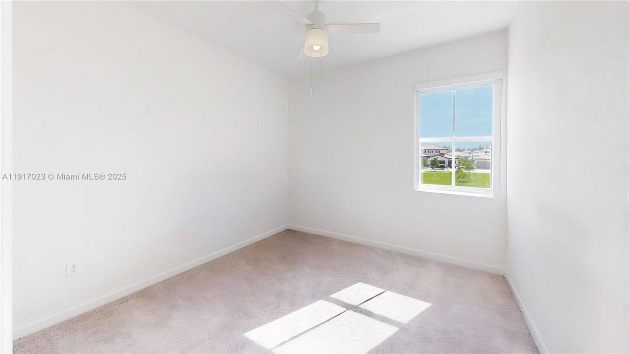 En Venta: $699,900 (4 camas, 2 baños, 2640 Pies cuadrados)