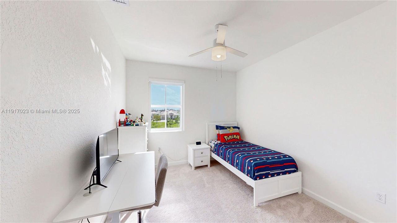 En Venta: $699,900 (4 camas, 2 baños, 2640 Pies cuadrados)