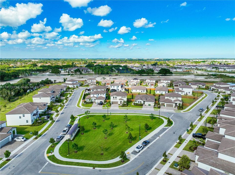 En Venta: $699,900 (4 camas, 2 baños, 2640 Pies cuadrados)