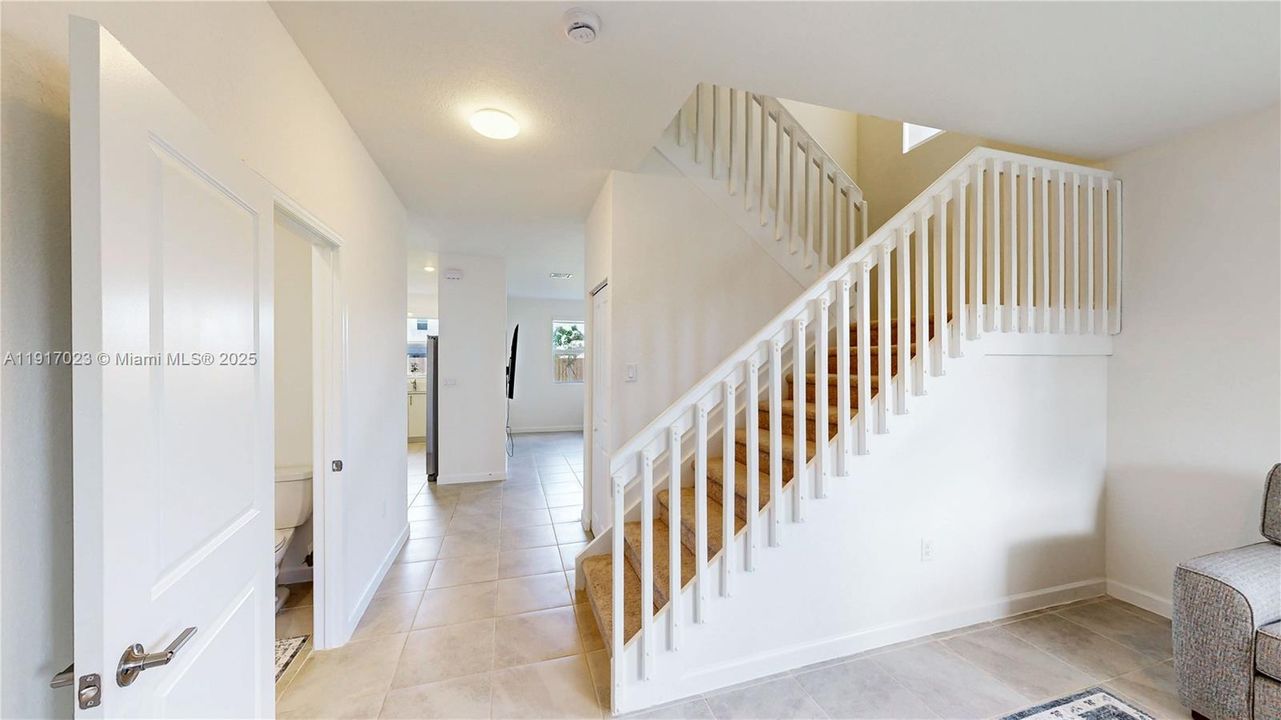 En Venta: $699,900 (4 camas, 2 baños, 2640 Pies cuadrados)