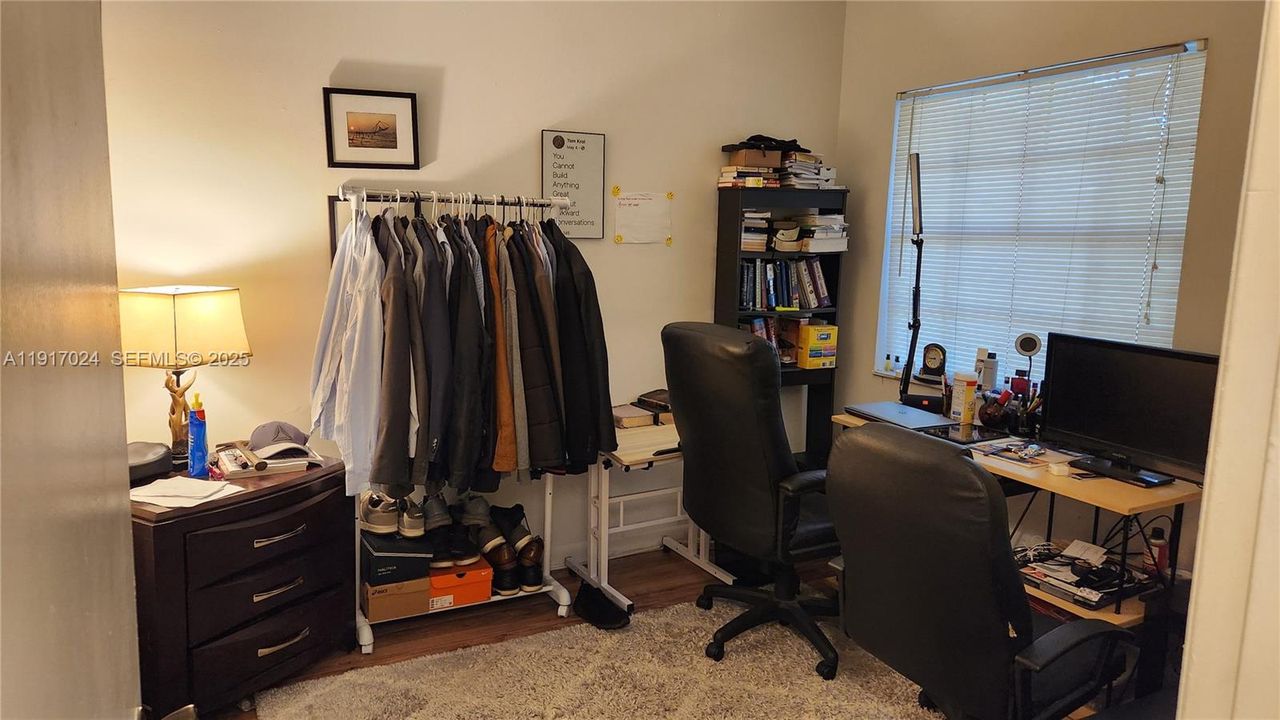 待售: $220,000 (2 贝兹, 2 浴室, 807 平方英尺)