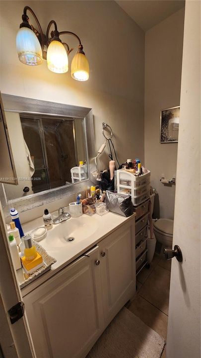 待售: $220,000 (2 贝兹, 2 浴室, 807 平方英尺)