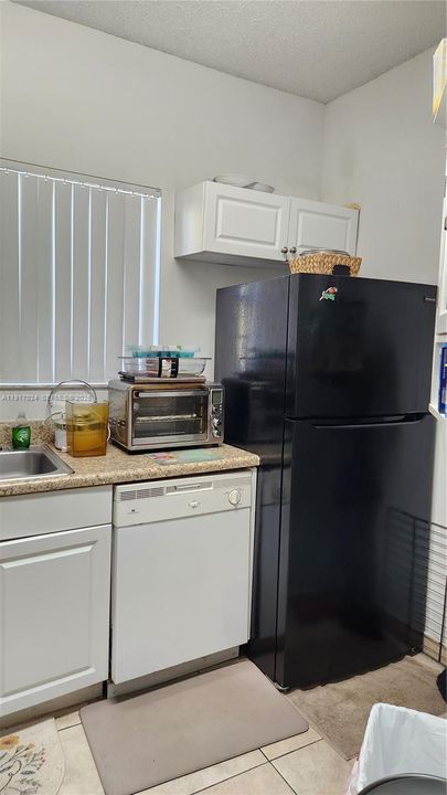 待售: $220,000 (2 贝兹, 2 浴室, 807 平方英尺)