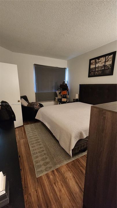 待售: $220,000 (2 贝兹, 2 浴室, 807 平方英尺)