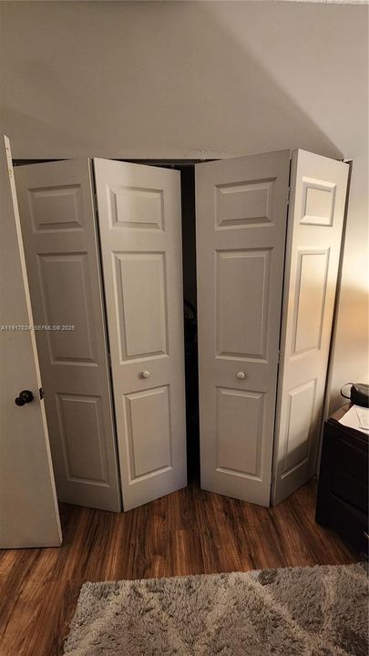 待售: $220,000 (2 贝兹, 2 浴室, 807 平方英尺)