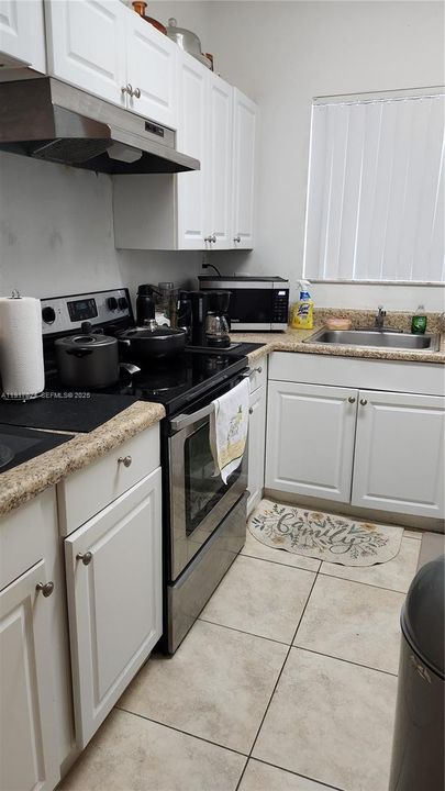 待售: $220,000 (2 贝兹, 2 浴室, 807 平方英尺)