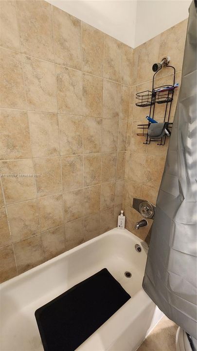 待售: $220,000 (2 贝兹, 2 浴室, 807 平方英尺)