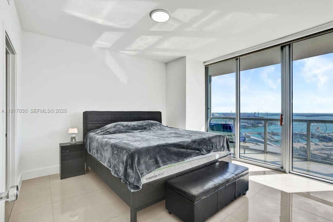 For Sale: $890,000 (2 beds, 2 baths, 1208 Square Feet)