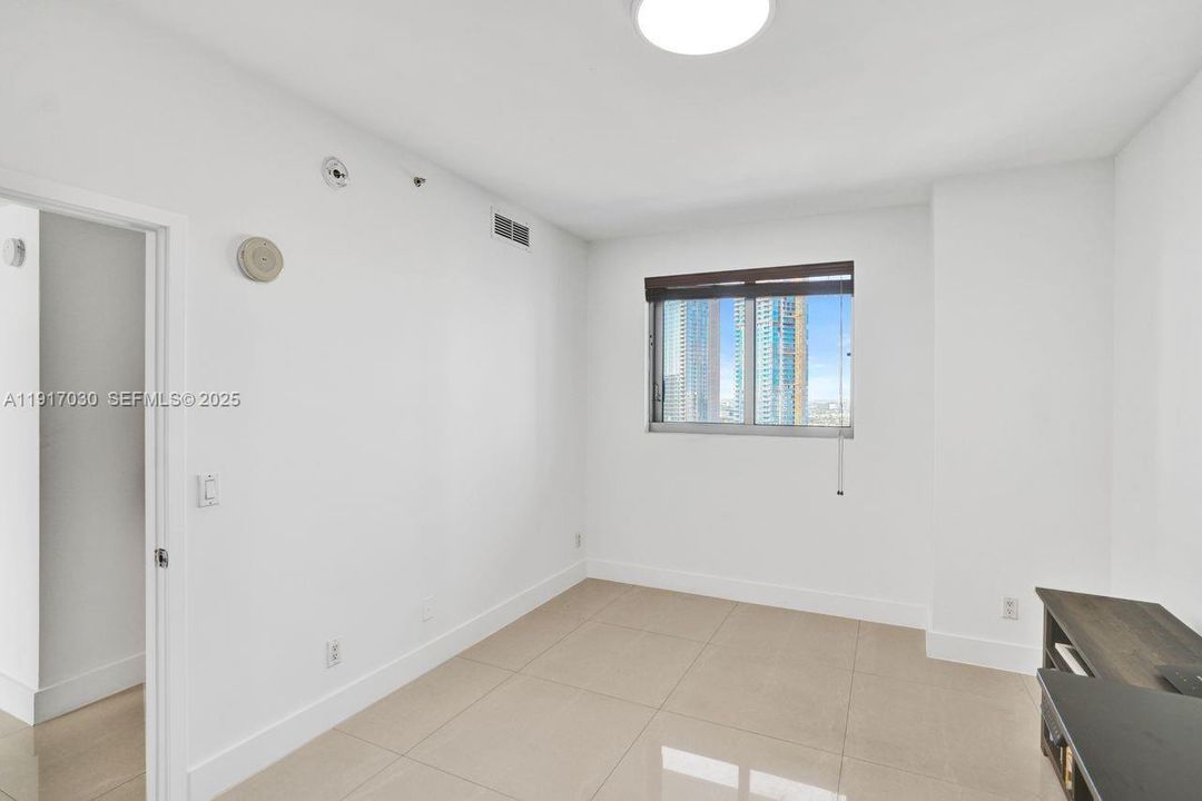 For Sale: $890,000 (2 beds, 2 baths, 1208 Square Feet)