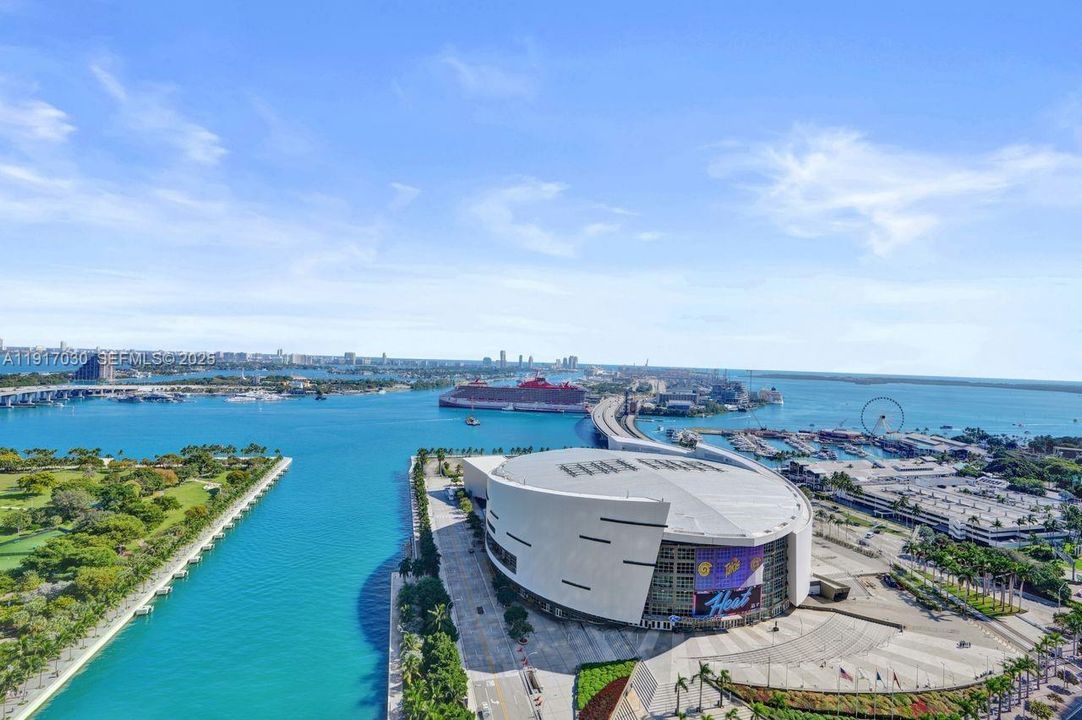 For Sale: $890,000 (2 beds, 2 baths, 1208 Square Feet)