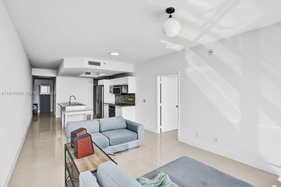 For Sale: $890,000 (2 beds, 2 baths, 1208 Square Feet)