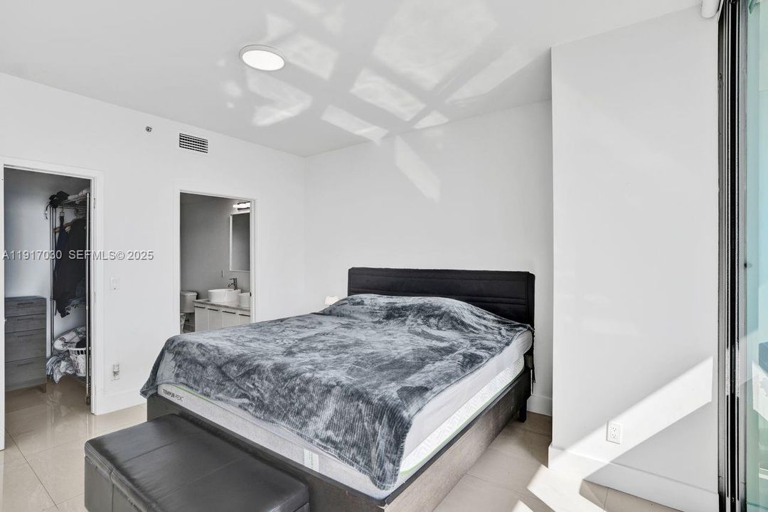 For Sale: $890,000 (2 beds, 2 baths, 1208 Square Feet)