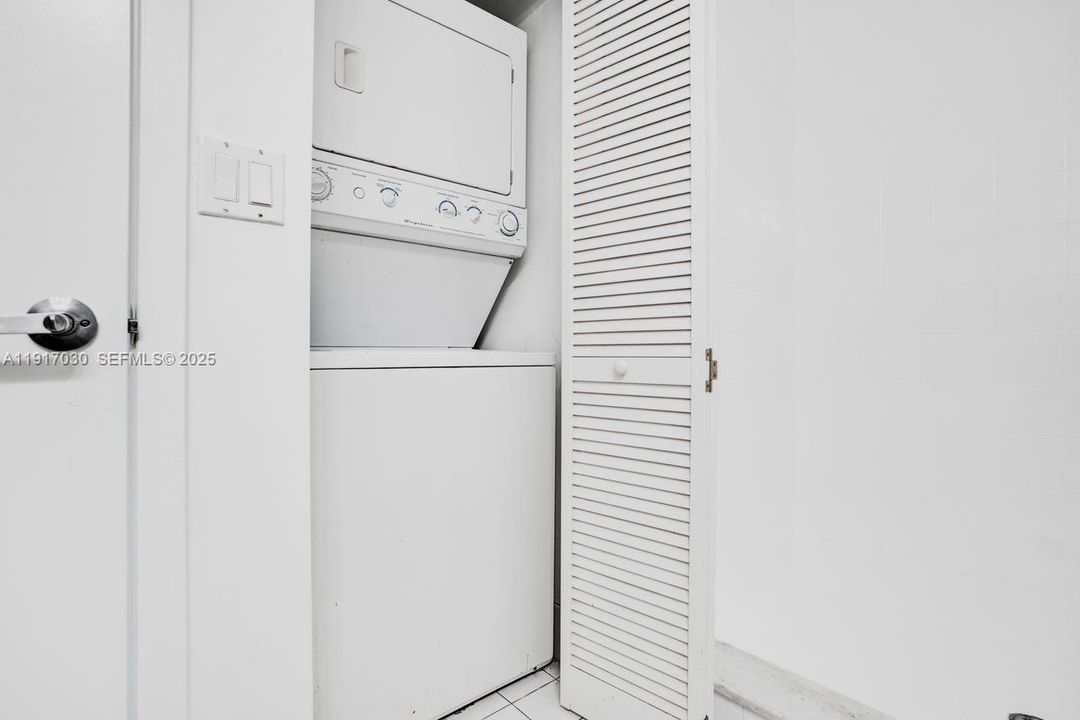 For Sale: $890,000 (2 beds, 2 baths, 1208 Square Feet)