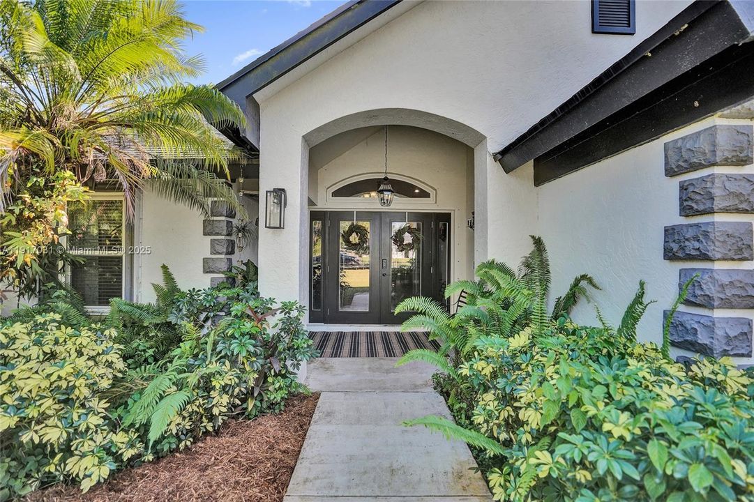 For Sale: $835,000 (4 beds, 2 baths, 2552 Square Feet)