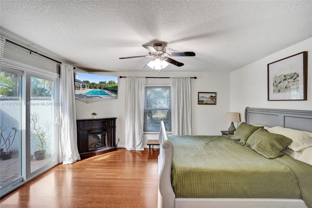 For Sale: $835,000 (4 beds, 2 baths, 2552 Square Feet)