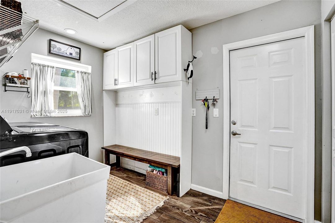 For Sale: $835,000 (4 beds, 2 baths, 2552 Square Feet)