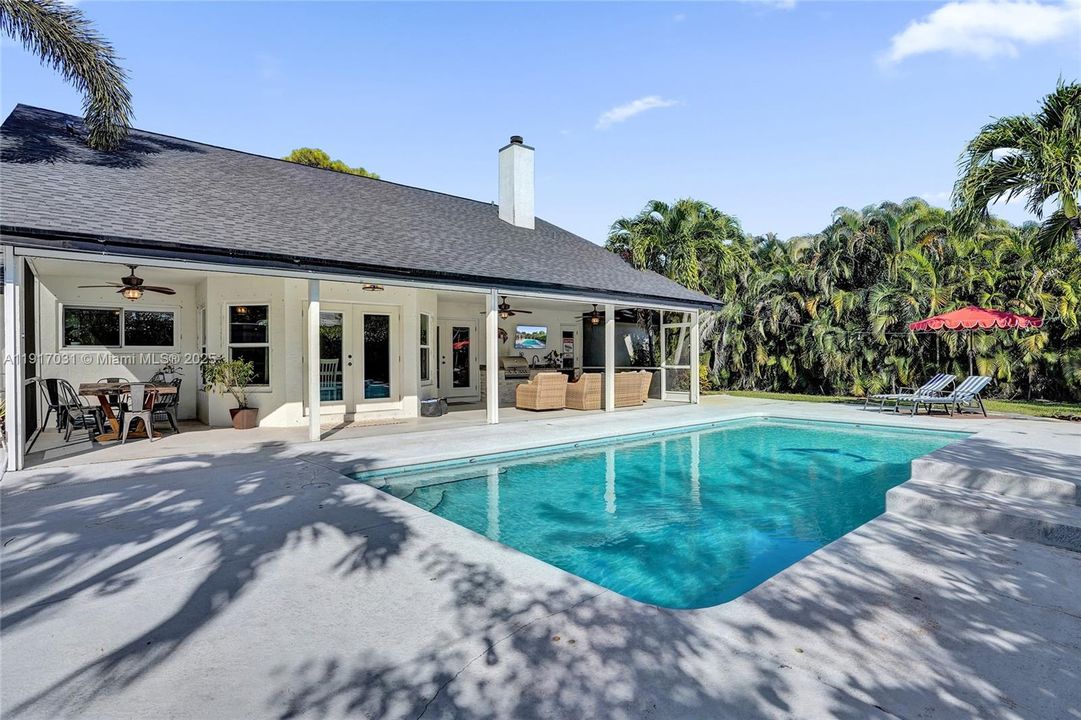 For Sale: $835,000 (4 beds, 2 baths, 2552 Square Feet)