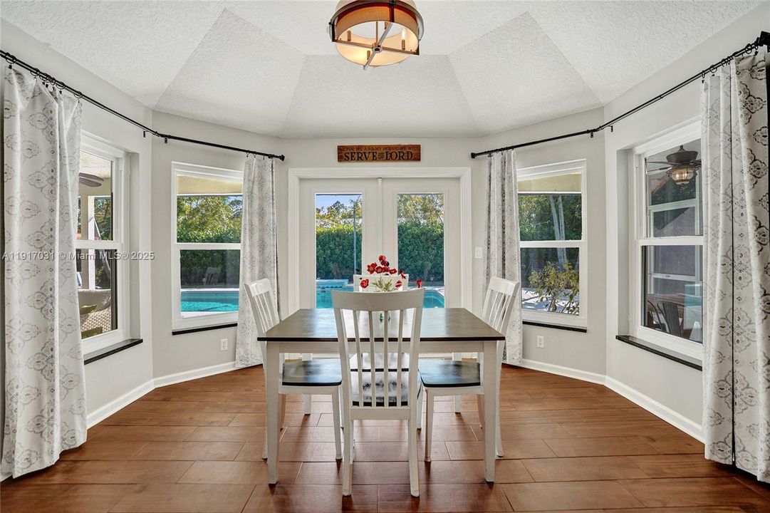 For Sale: $835,000 (4 beds, 2 baths, 2552 Square Feet)