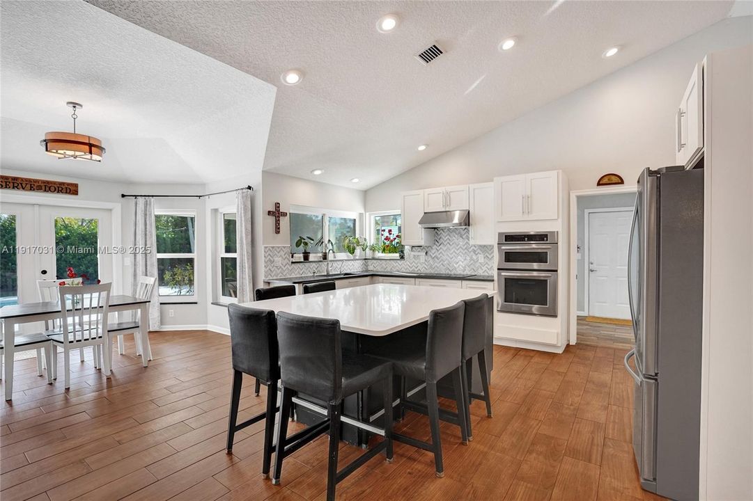 For Sale: $835,000 (4 beds, 2 baths, 2552 Square Feet)