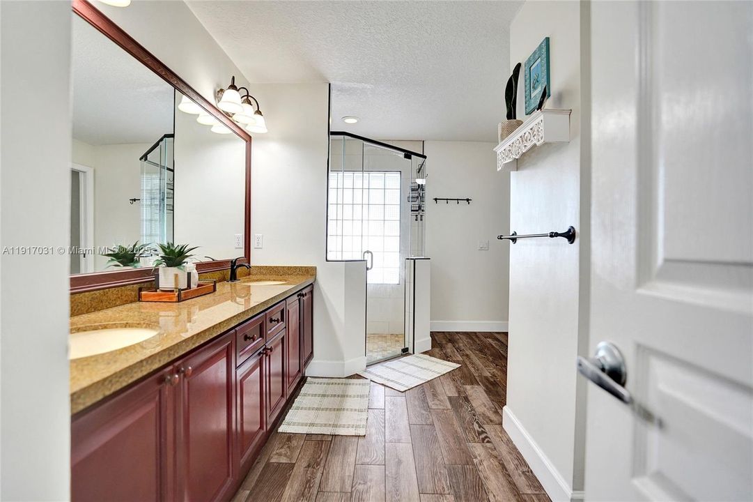 For Sale: $835,000 (4 beds, 2 baths, 2552 Square Feet)