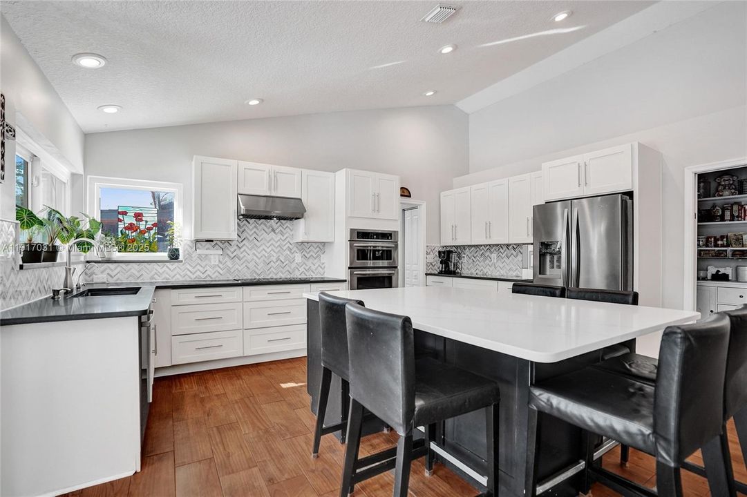 For Sale: $835,000 (4 beds, 2 baths, 2552 Square Feet)