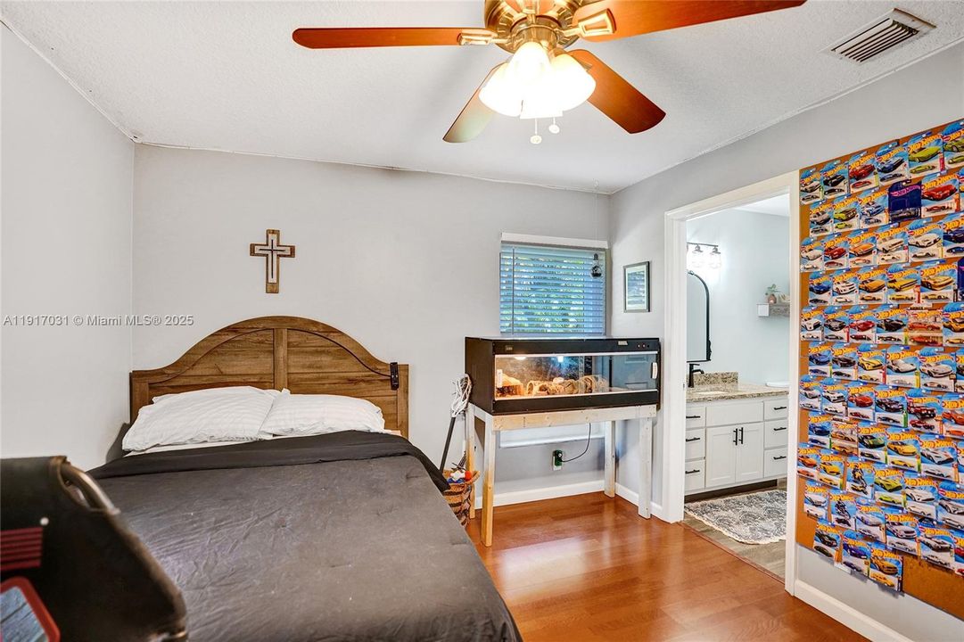 For Sale: $835,000 (4 beds, 2 baths, 2552 Square Feet)