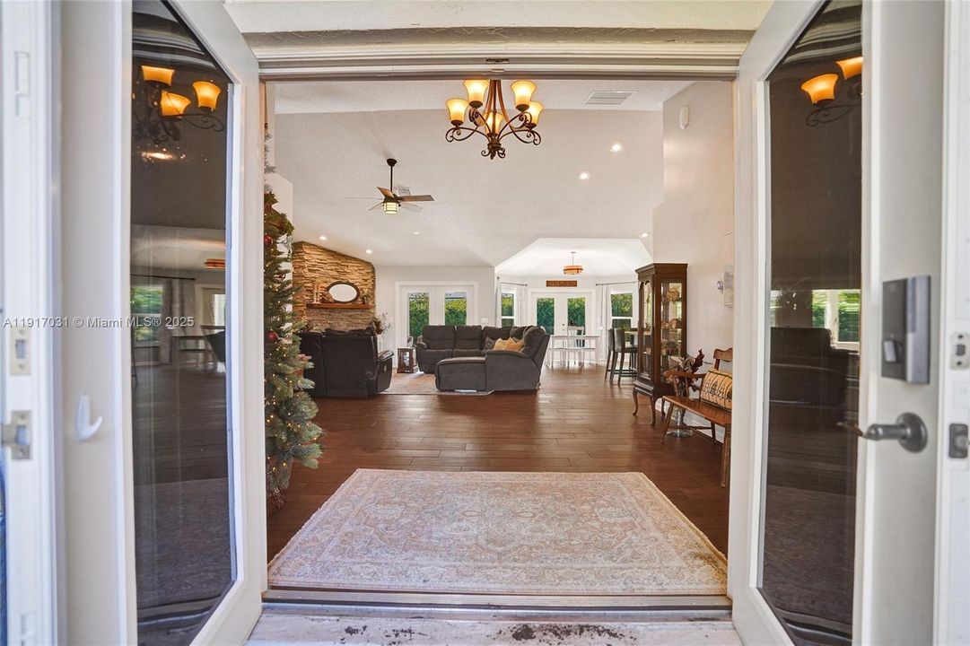 For Sale: $835,000 (4 beds, 2 baths, 2552 Square Feet)