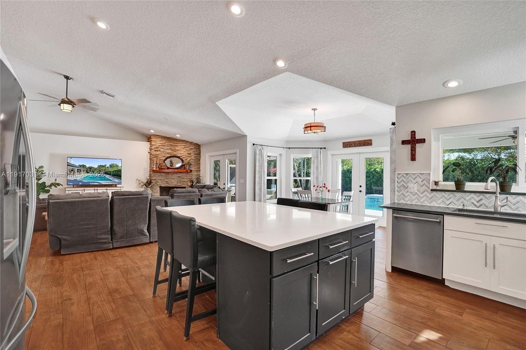 For Sale: $835,000 (4 beds, 2 baths, 2552 Square Feet)