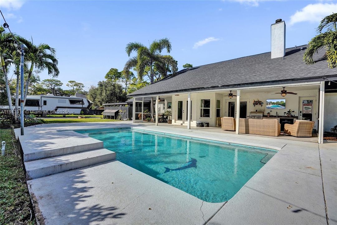 For Sale: $835,000 (4 beds, 2 baths, 2552 Square Feet)