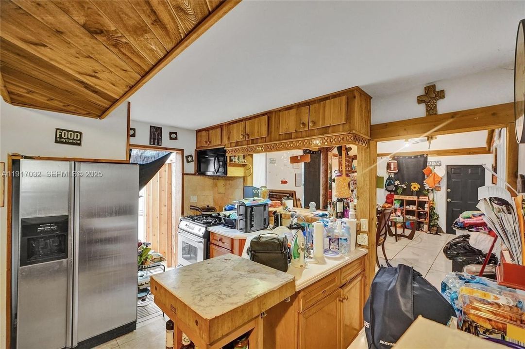 待售: $430,000 (0 贝兹, 0 浴室, 895 平方英尺)