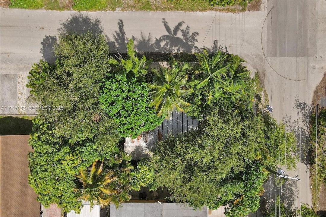 待售: $430,000 (0 贝兹, 0 浴室, 895 平方英尺)