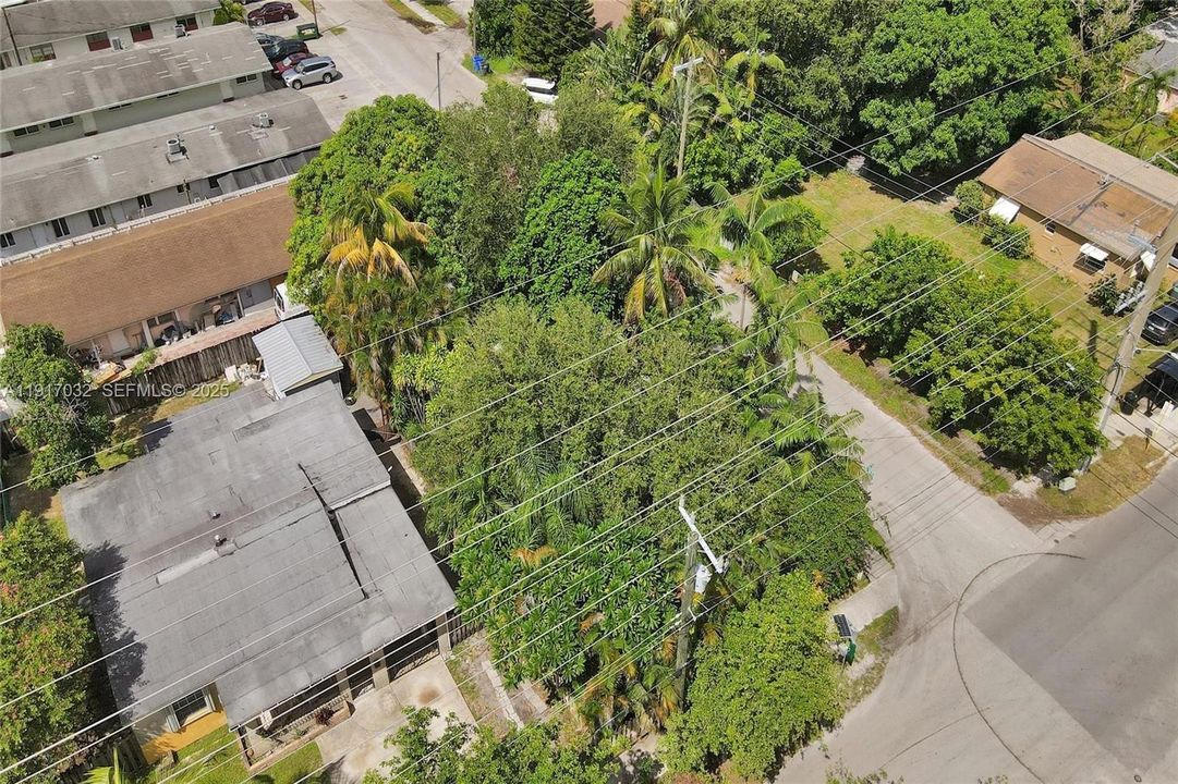 待售: $430,000 (0 贝兹, 0 浴室, 895 平方英尺)