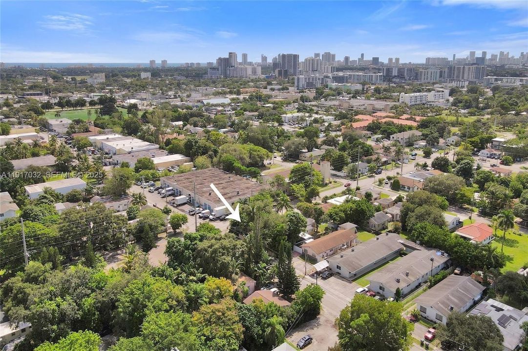 待售: $430,000 (0 贝兹, 0 浴室, 895 平方英尺)