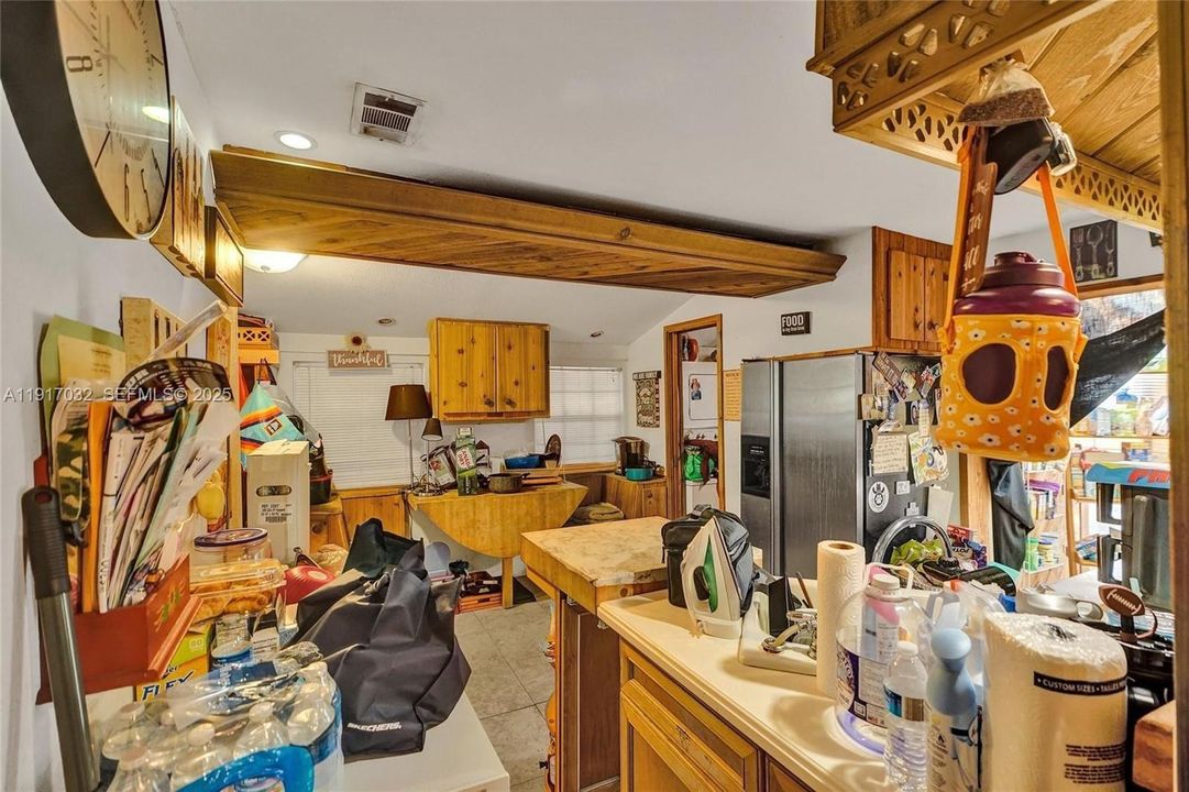 待售: $430,000 (0 贝兹, 0 浴室, 895 平方英尺)