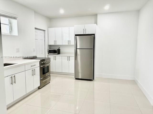 合同活跃: $1,800 (0 贝兹, 1 浴室, 600 平方英尺)