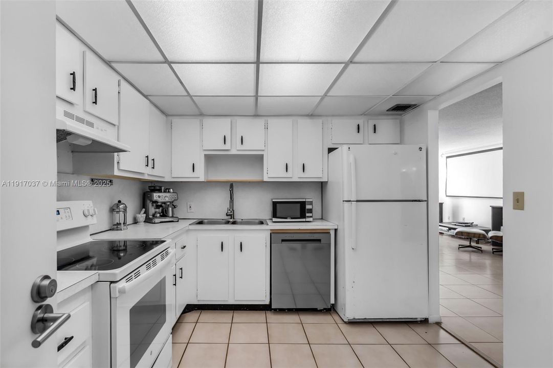 For Rent: $4,250 (2 beds, 2 baths, 1311 Square Feet)