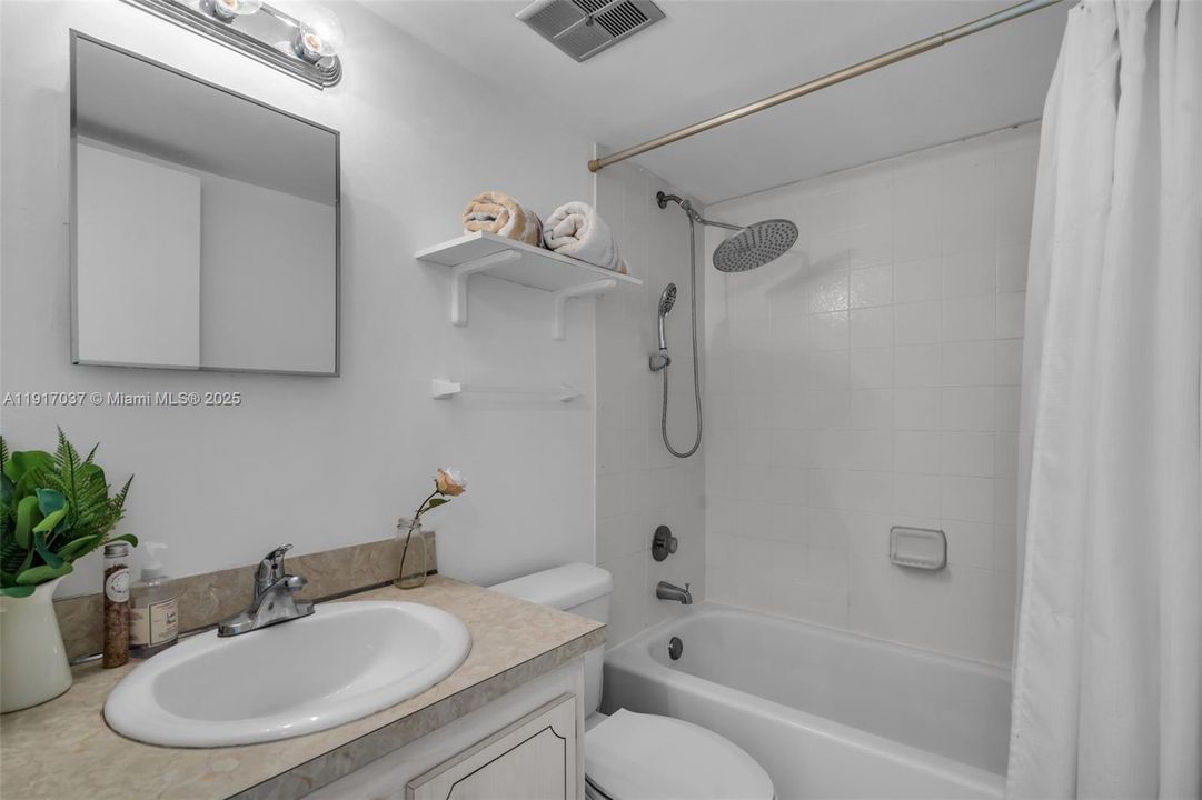 For Rent: $4,250 (2 beds, 2 baths, 1311 Square Feet)