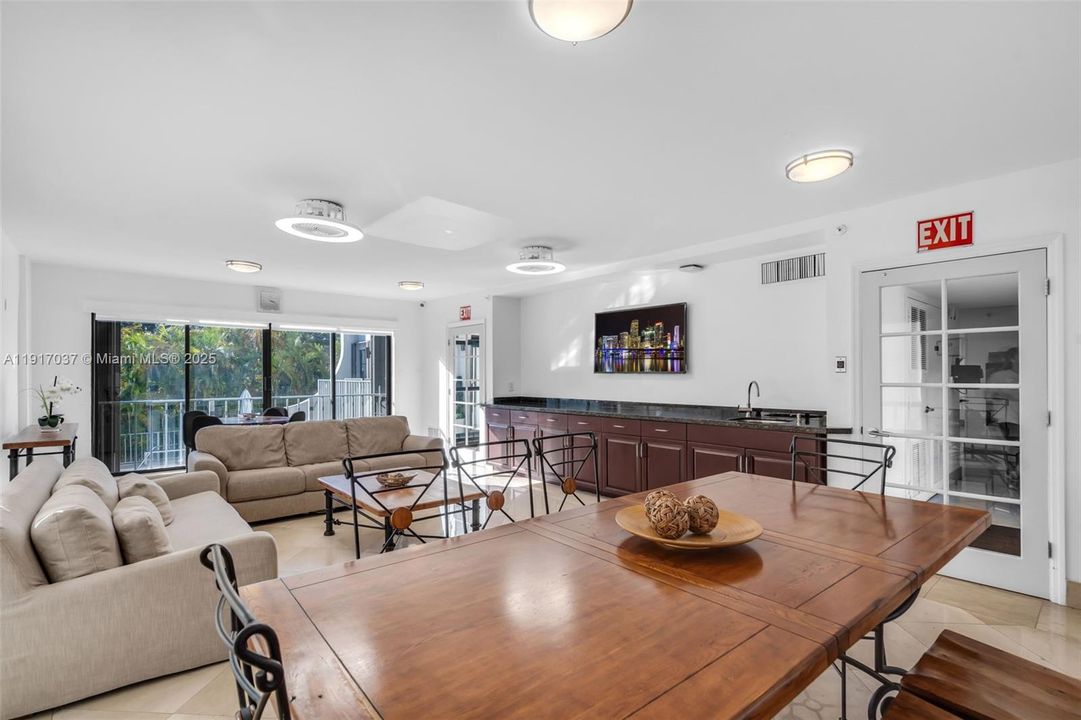 For Rent: $4,250 (2 beds, 2 baths, 1311 Square Feet)