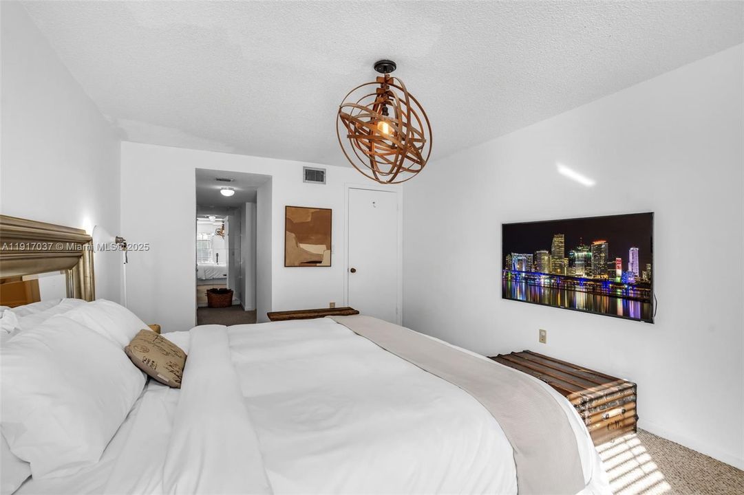 For Rent: $4,250 (2 beds, 2 baths, 1311 Square Feet)