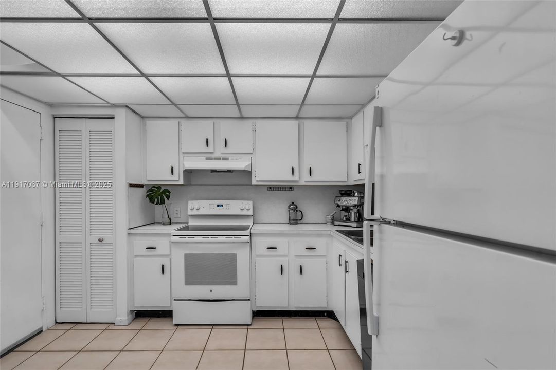 For Rent: $4,250 (2 beds, 2 baths, 1311 Square Feet)