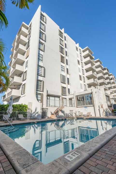 For Rent: $4,250 (2 beds, 2 baths, 1311 Square Feet)