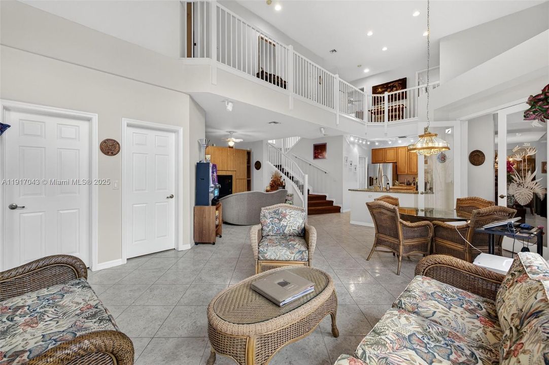 待售: $1,275,000 (5 贝兹, 4 浴室, 3612 平方英尺)