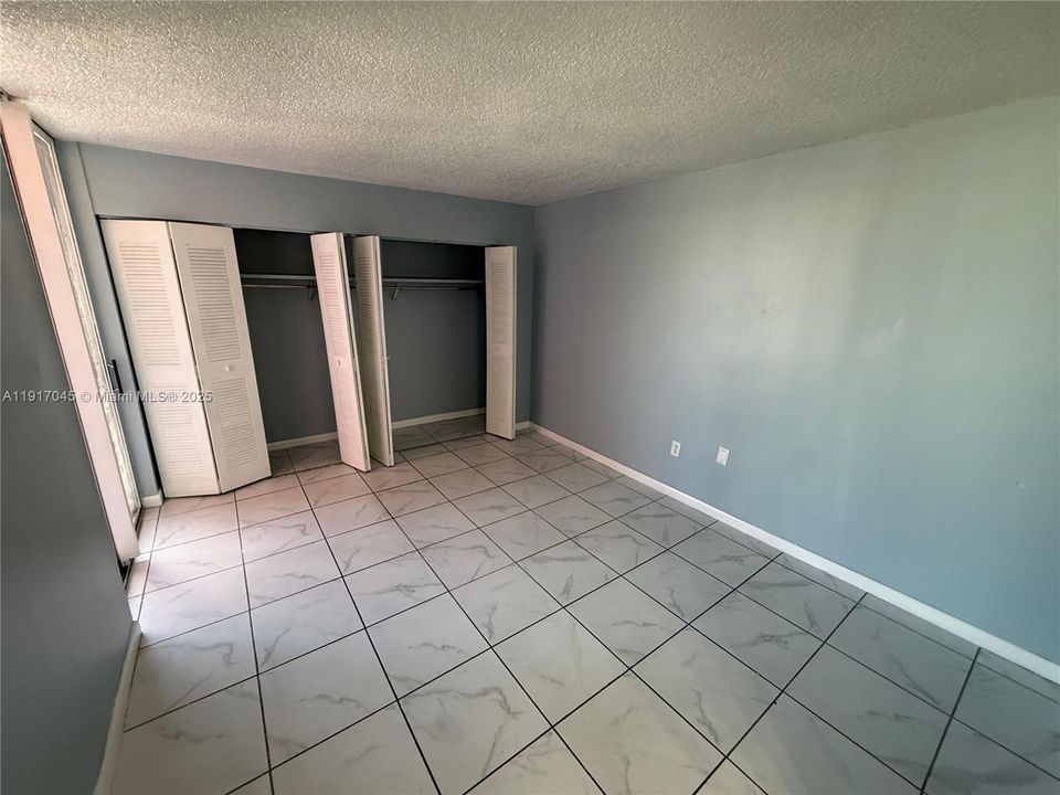 出租: $1,800 (2 贝兹, 2 浴室, 800 平方英尺)