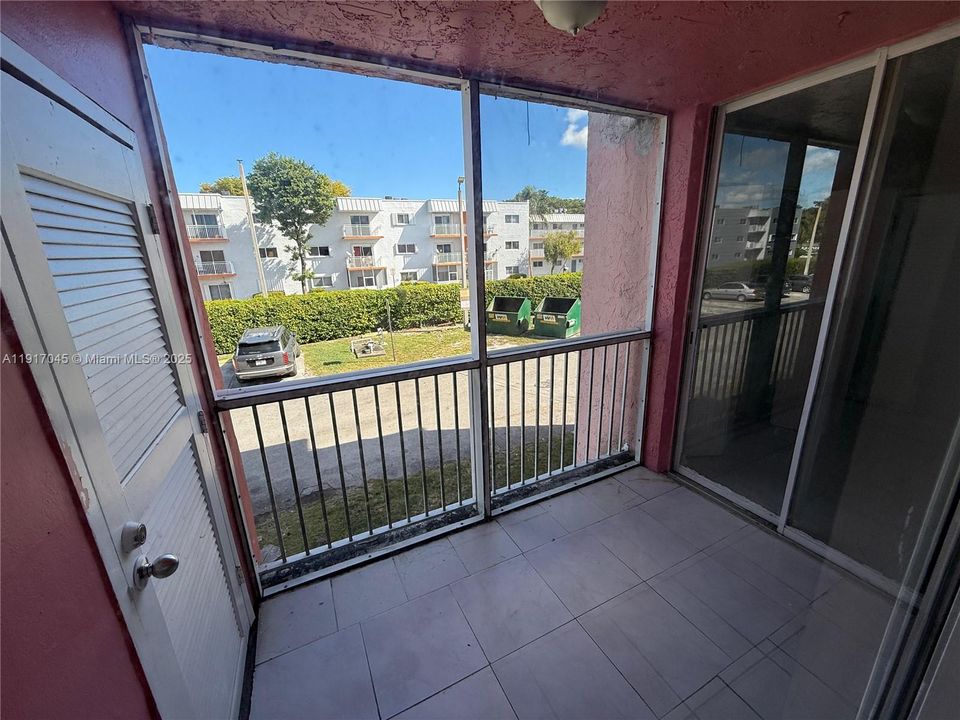 出租: $1,800 (2 贝兹, 2 浴室, 800 平方英尺)