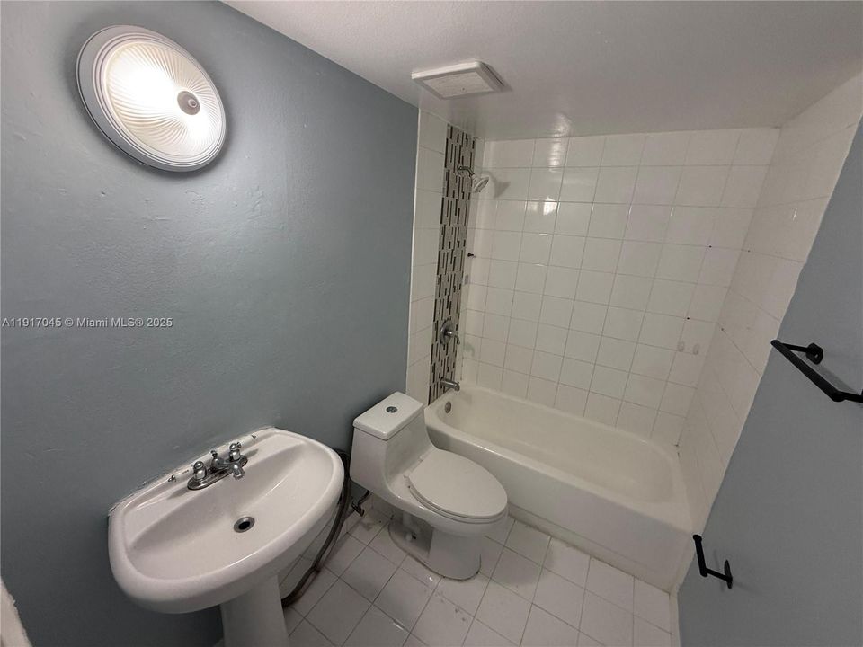 出租: $1,800 (2 贝兹, 2 浴室, 800 平方英尺)