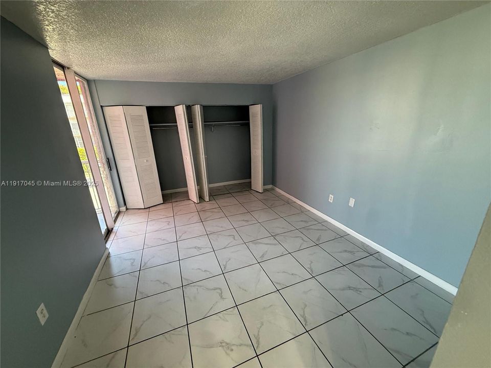 出租: $1,800 (2 贝兹, 2 浴室, 800 平方英尺)