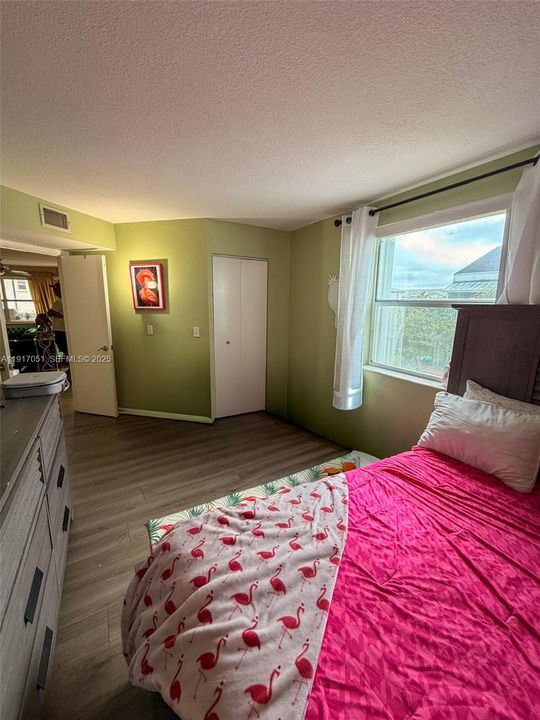 For Sale: $208,000 (2 beds, 2 baths, 1160 Square Feet)